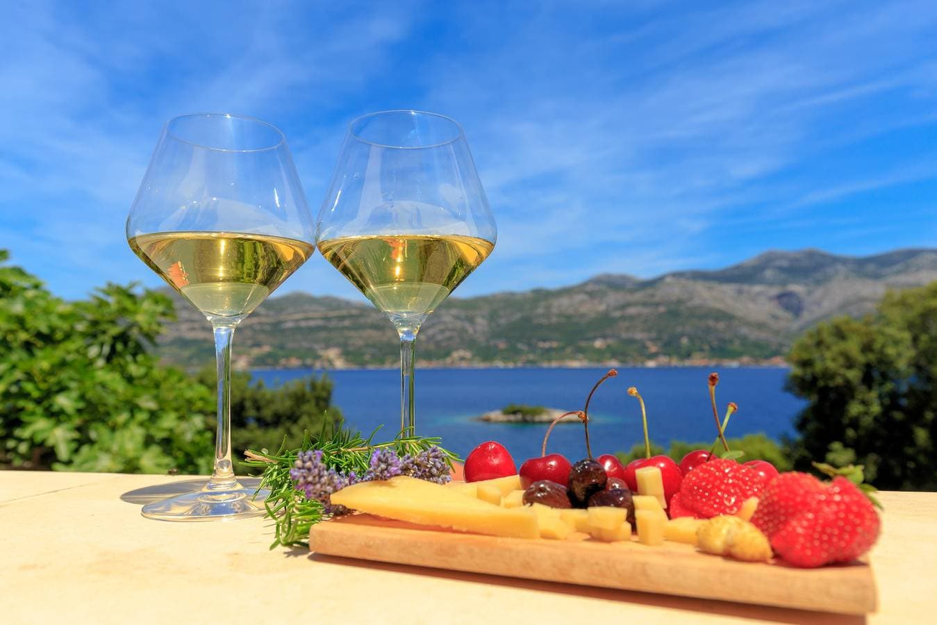 2-Zimmer-Ferienwohnung mit Terrasse und Meerblick Tri Zala (Korcula) A-4346-a 1