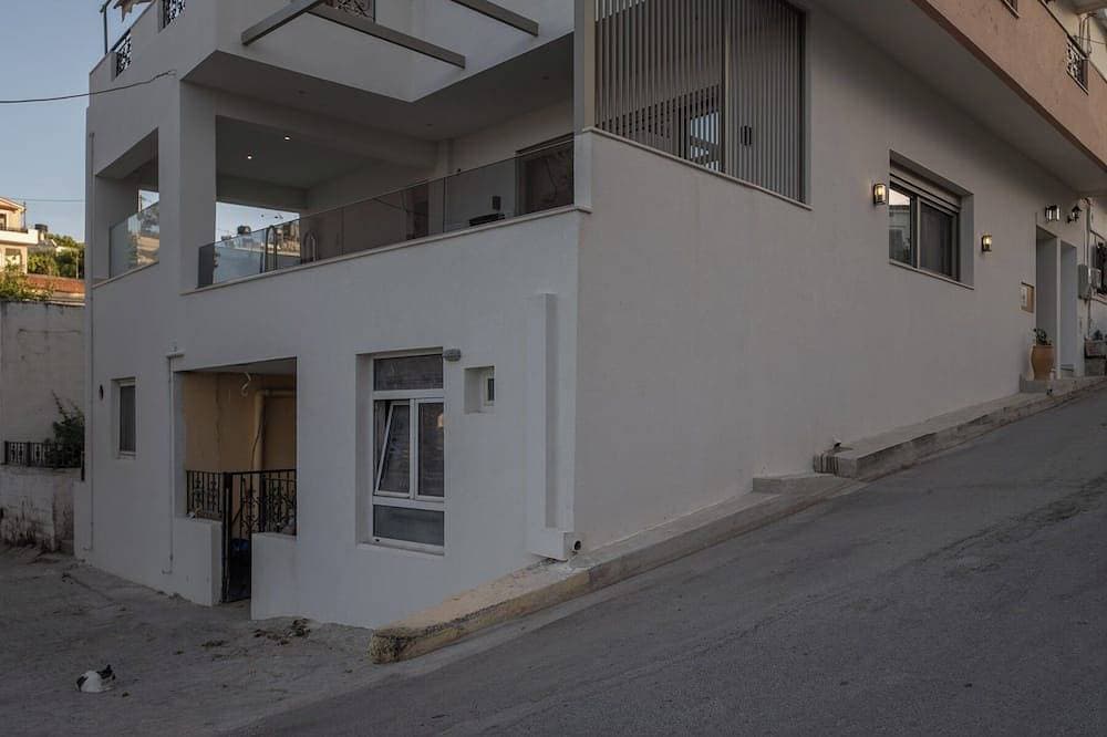 Foto 10 von 15: Ήσυχο μέρος στο κέντρο του χωριού με όμορφη θέα.