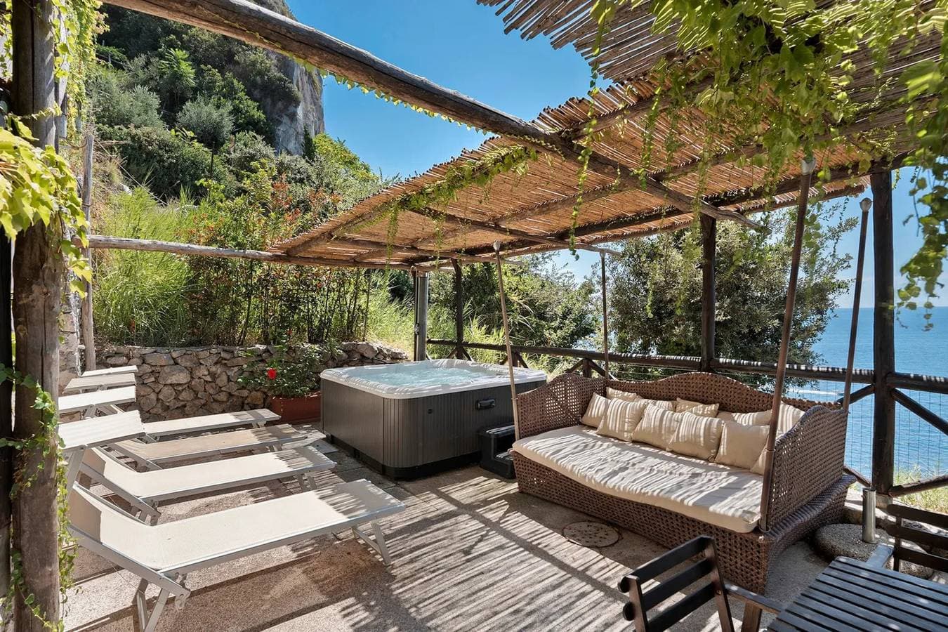 Foto 7 von 39: Villa 'Luxury Seaview mit Jacuzzi' mit Meerblick, WLAN und Klimaanlage