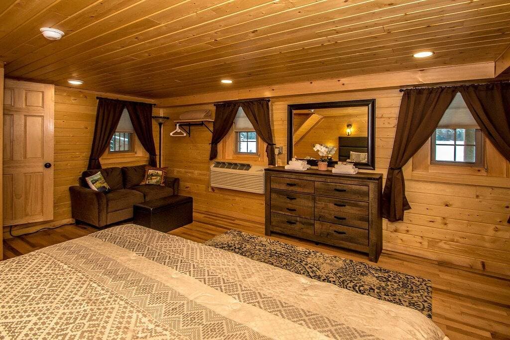 Foto 5 von 8: Serene Lakefront Cabin
