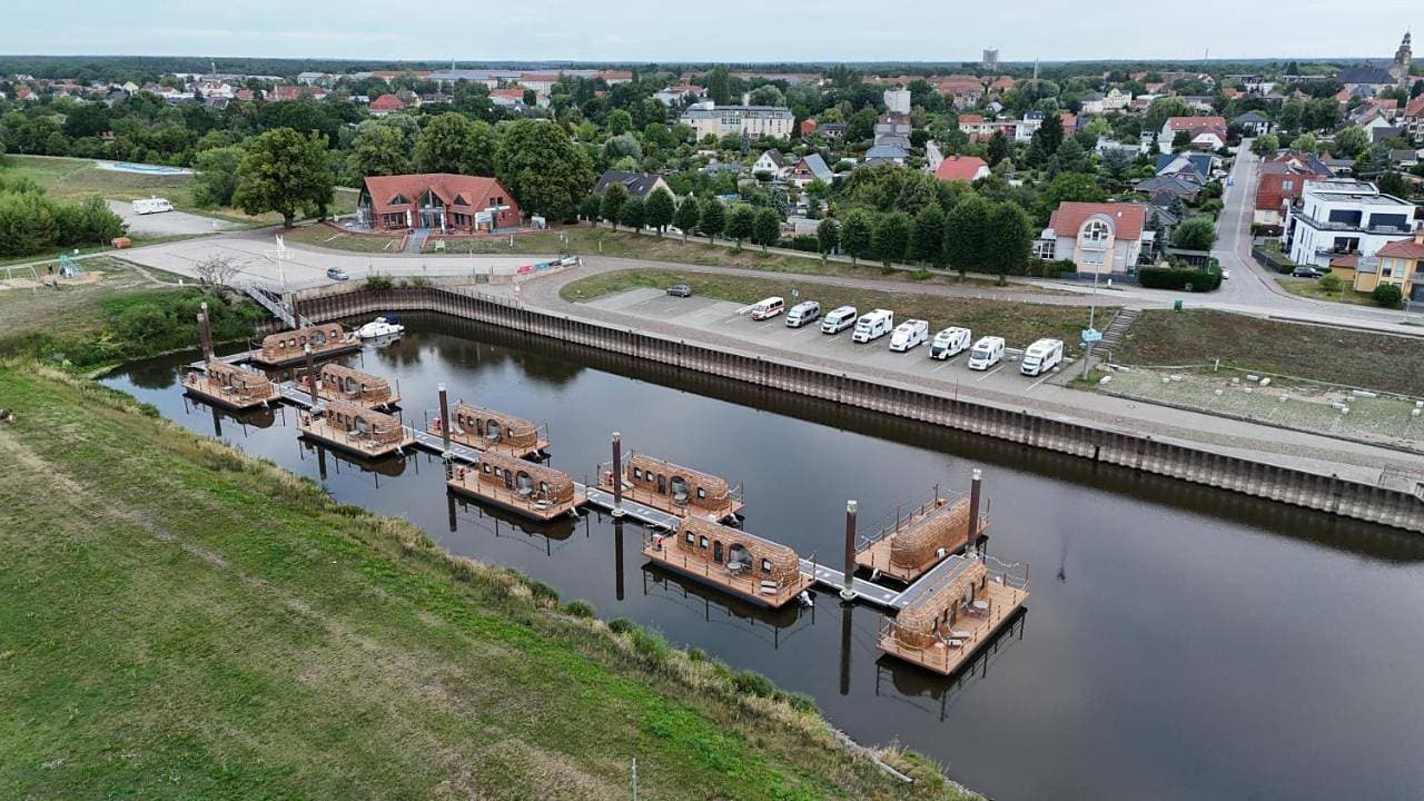 elbwaerts Schwimmende IGLUS 1