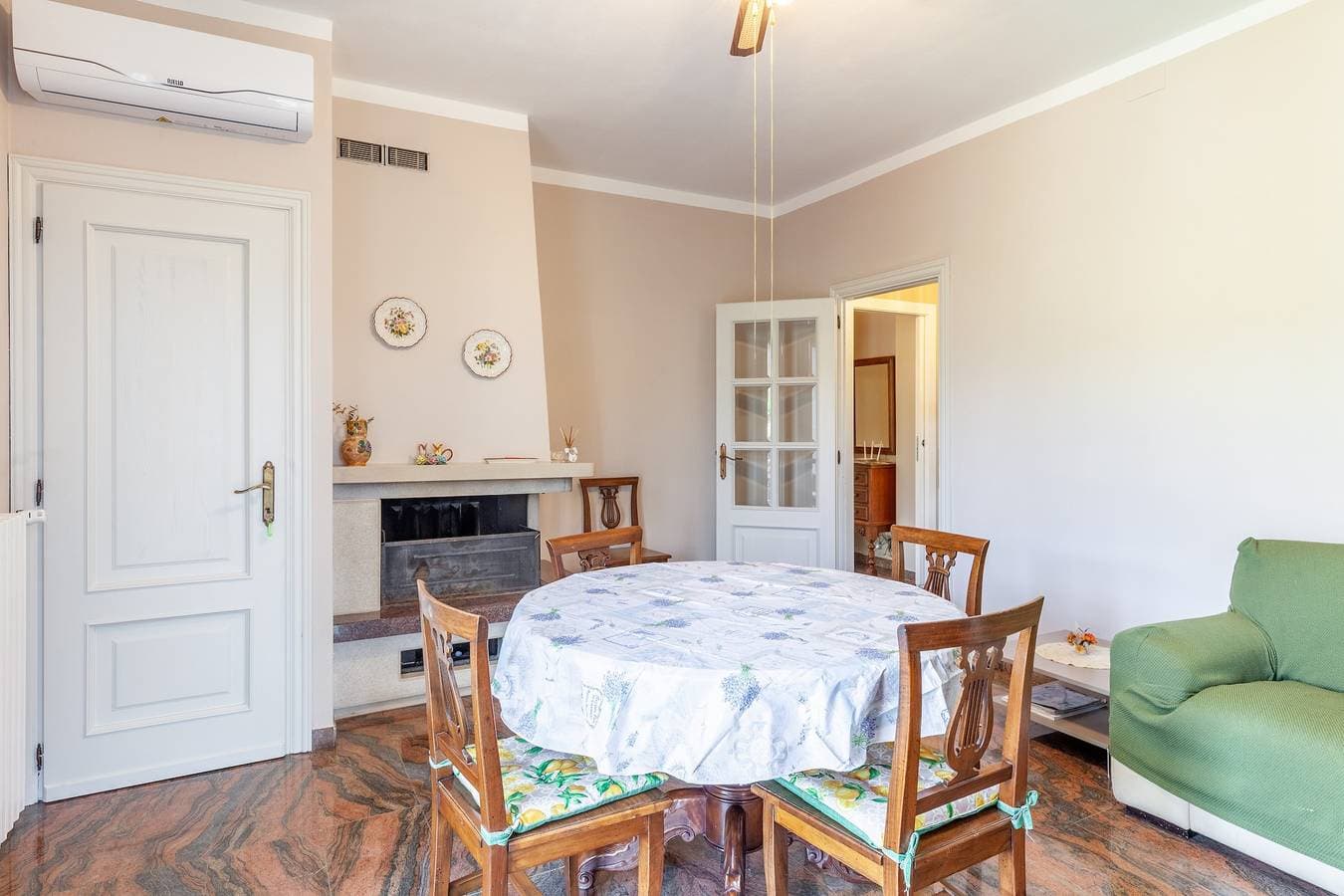 Foto 11 von 44: Ferienwohnung 'Villa La Lanterna Bianca' mit Bergblick, WLAN und Klimaanlage