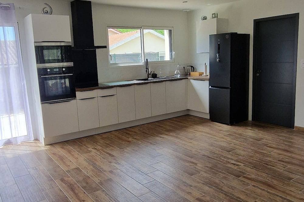 Large new house for 8 to 9 people, 105 m² 1