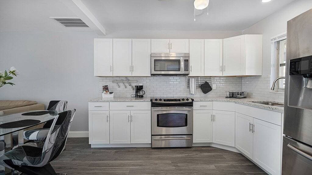 Foto 3 von 18: 2 bed/2bath unit close to yacht club Cape Coral
