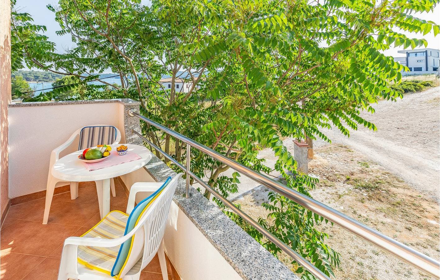 Foto 9 von 41: Apartment am Meer mit Terrasse, WLAN und Parkplatz in der Nähe des Strandes Bijeca