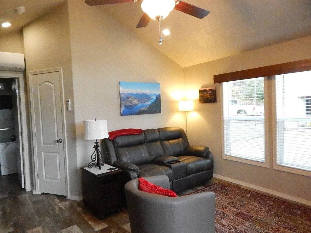 Foto 5 von 23: Shellrock Cabin mit Blick auf den Columbia River