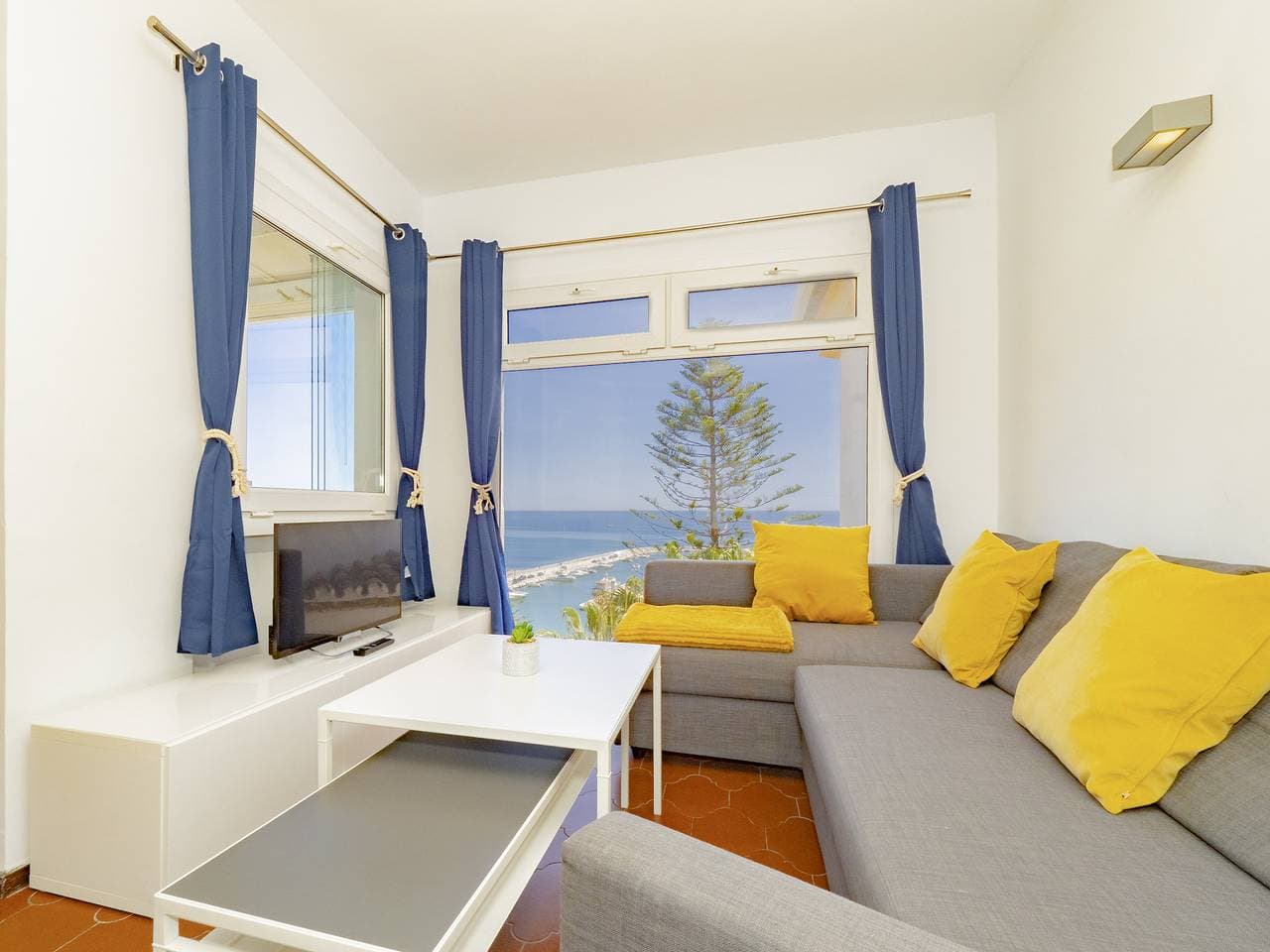 Foto 5 von 78: Cubo's Penthouse Cabopino Port Marbella +Parking