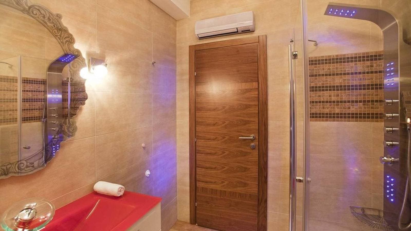 Foto 12 von 27: Charmante Villa Diora mit Swimmingpool und Wellnessbereich