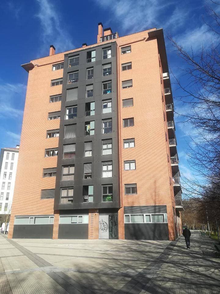 Foto 7 von 33: Three-Bedroom Apartment