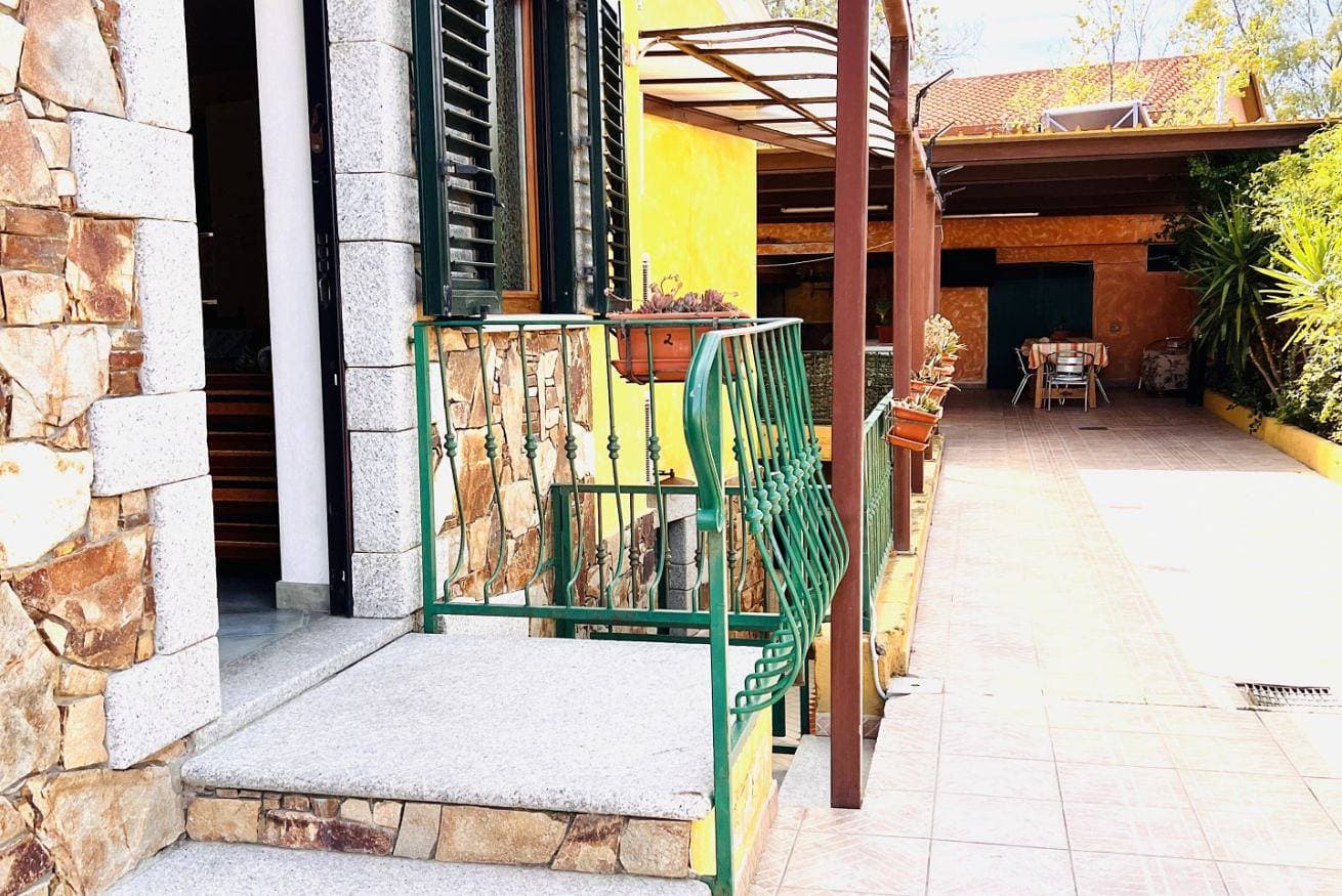 Foto 2 von 54: Ferienwohnung für 8 Personen mit Garten