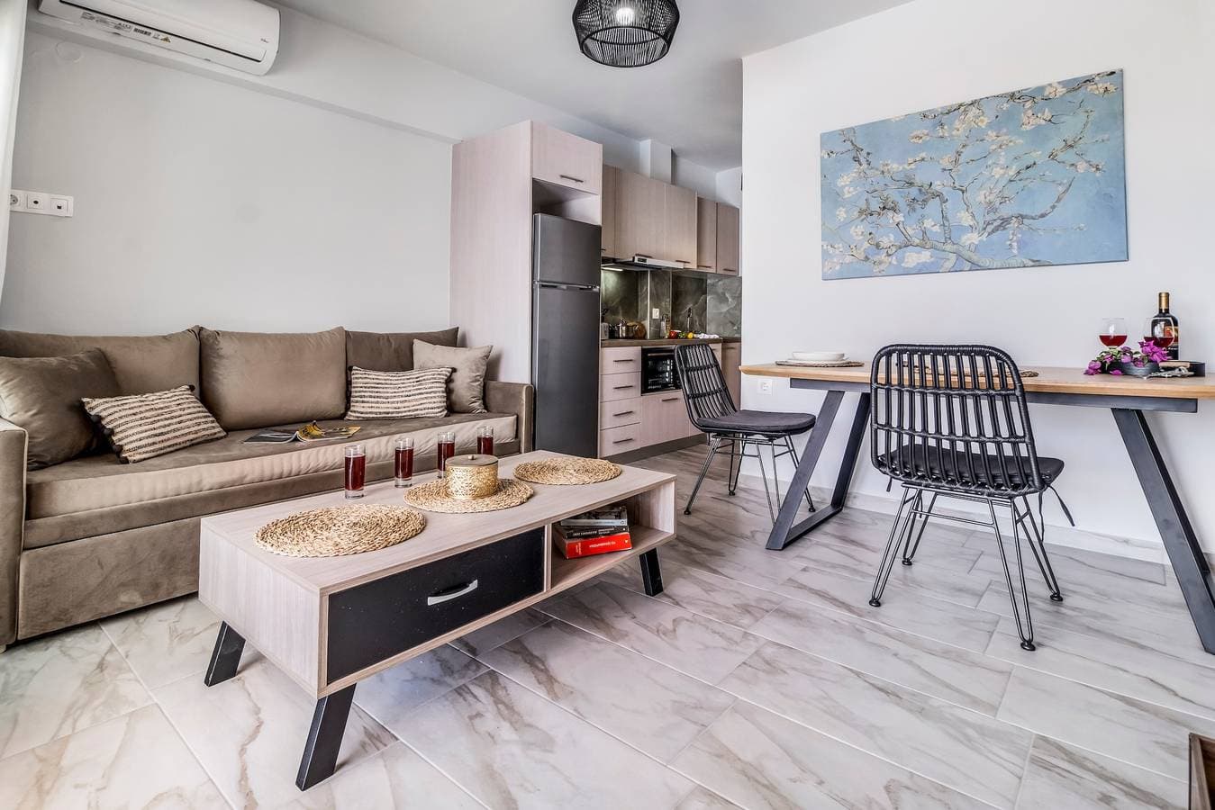 Foto 9 von 26: Einzimmerapartment 'Oceanida Penelope Lyxury Suite' mit Meerblick, WLAN und Klimaanlage