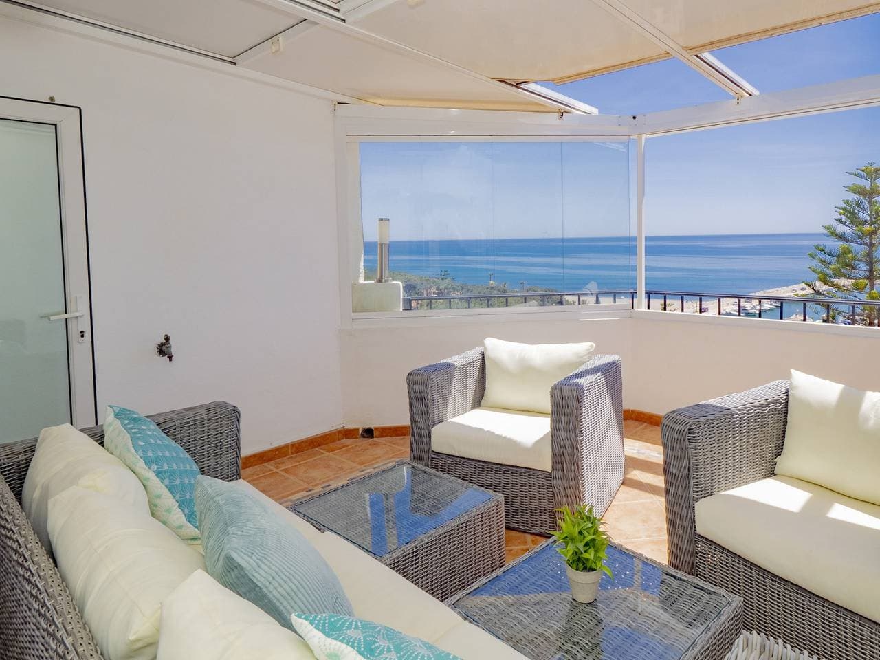Foto 4 von 78: Cubo's Penthouse Cabopino Port Marbella +Parking
