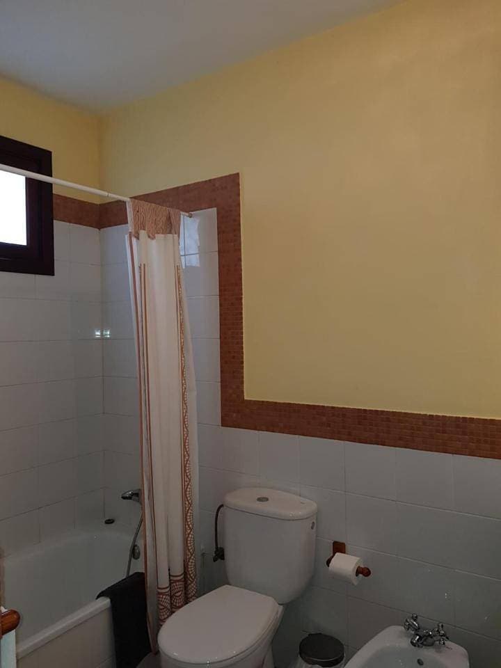 Foto 10 von 20: Twin Room with Private Bathroom