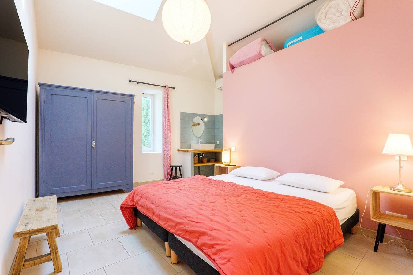 Foto 9 von 25: Ferienwohnung 'Gîte Le Mûrier Piscine Partagée' mit Bergblick, WLAN und Klimaanlage