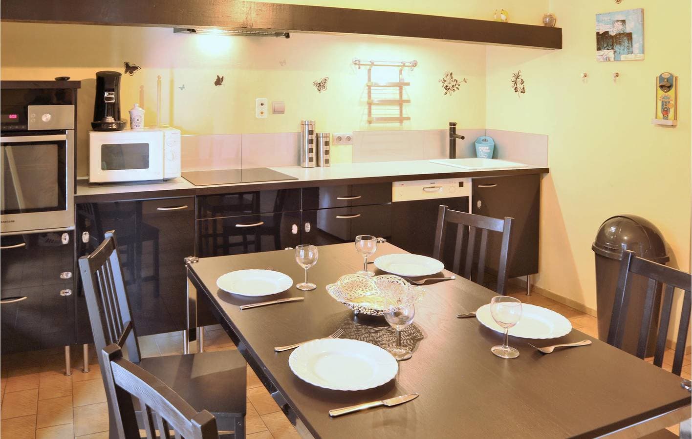 Foto 13 von 25: 119 sqft Ferienwohnung mit Parkplatz, Pool & Wifi