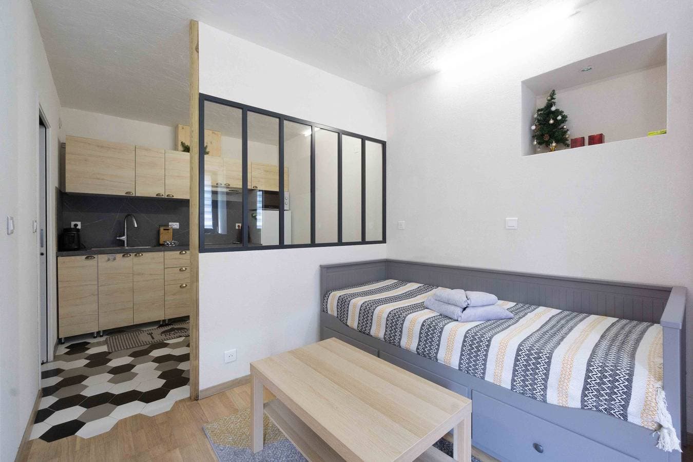 Foto 6 von 13: Einzimmerapartment 'Charmant 2' mit Bergblick, Balkon und Wi-Fi