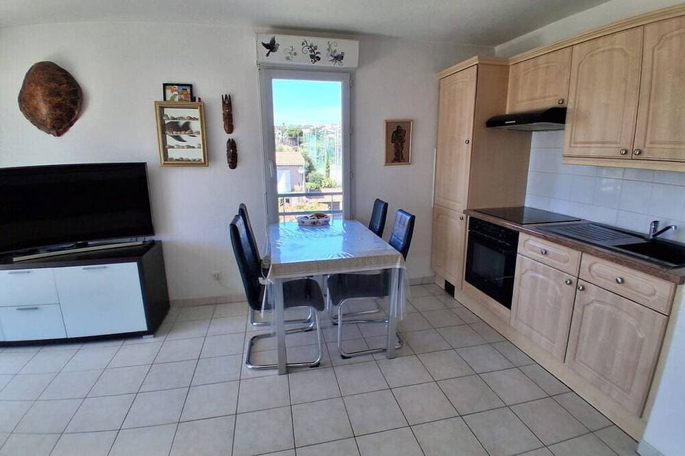 Foto 7 von 26: Air-conditioned 2-room apartment with a terrace, a 3-minute walk from the beach and restaurants