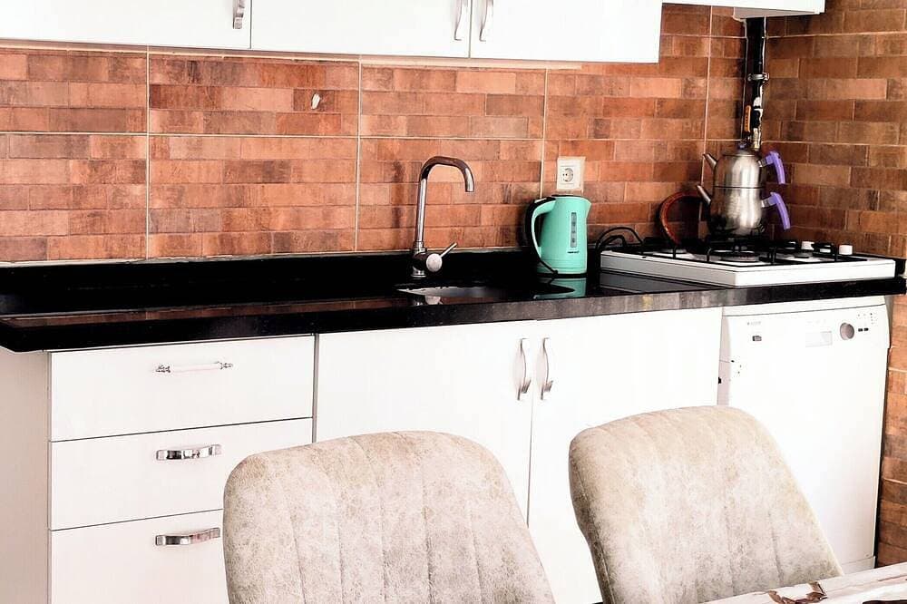 Foto 12 von 22: Şilede doğa içinde denize yakın kapalı ısıtmalı havuzlu şömineli barbekülü villa