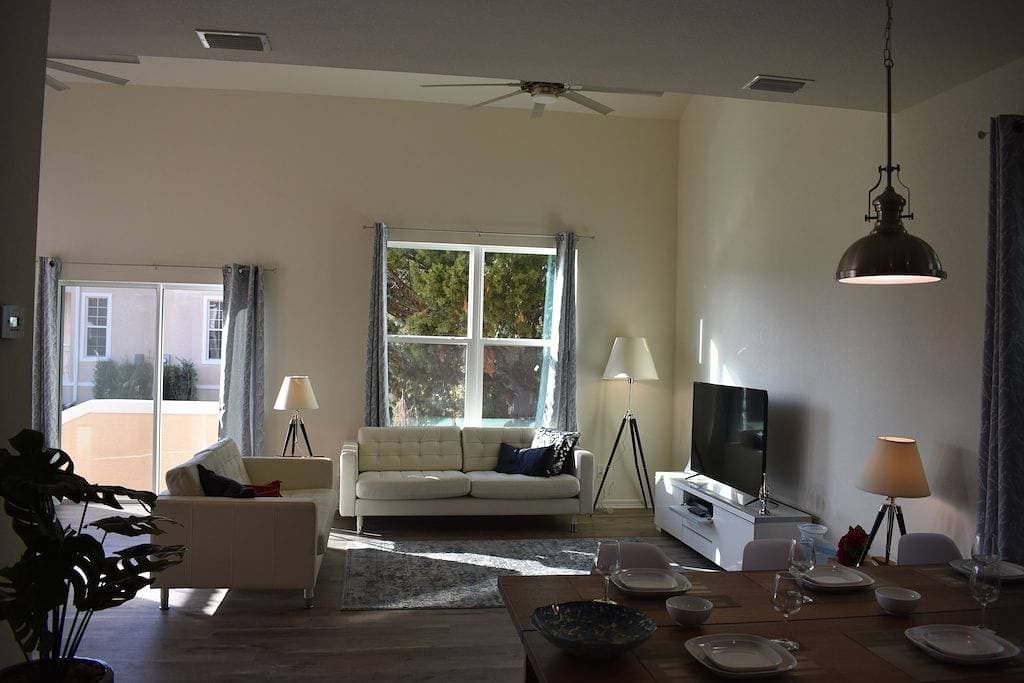 Foto 12 von 44: Ganz neu (November 2017) 3 Br, 2. 5 Ba Duplex Villa am Fluss Homosassa (160)