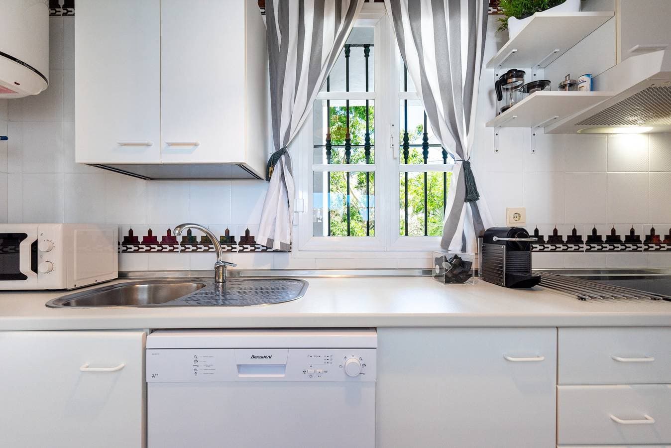 Foto 12 von 27: Ferienwohnung 'Pueblo Quinta' mit Meerblick, WLAN und Klimaanlage