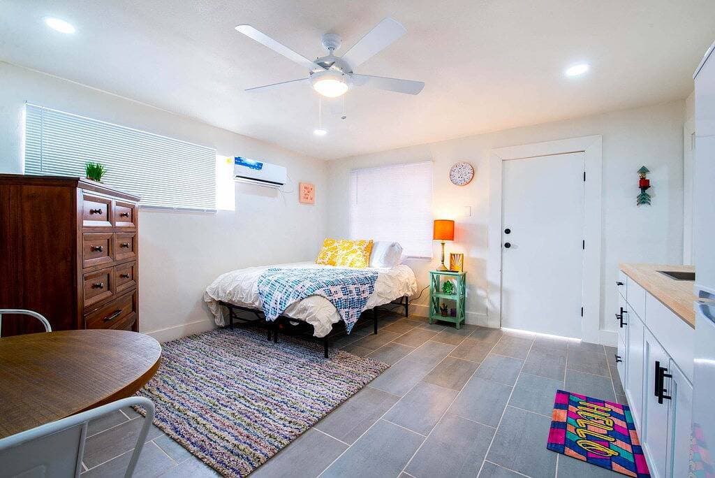 Foto 3 von 13: Stylish Charming Guesthouse in Central El Paso Edit