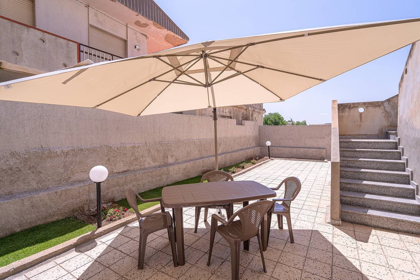 Foto 3 von 22: Ferienwohnung 'Brezza Marina Marzamemi' mit Balkon, WLAN und Klimaanlage