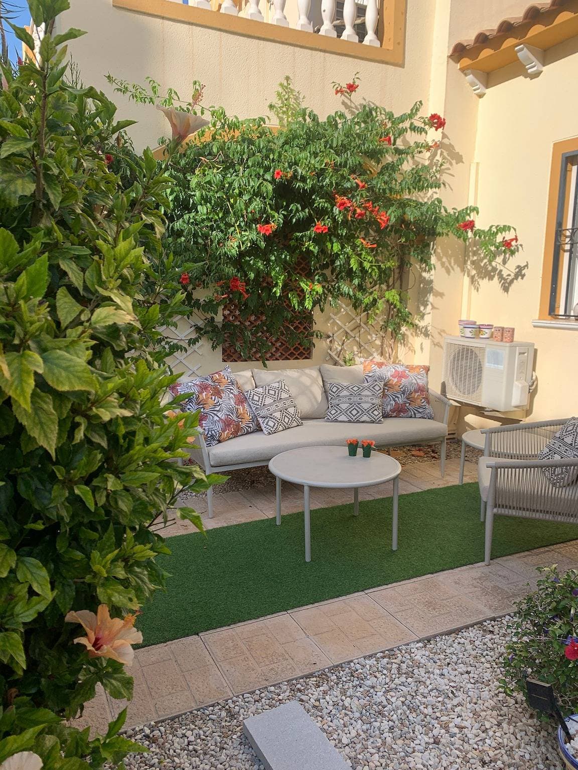Foto 3 von 26: Charmante ganzjährige Villa mit privatem Solarium, Pool und ideal für Haustierbesitzer
