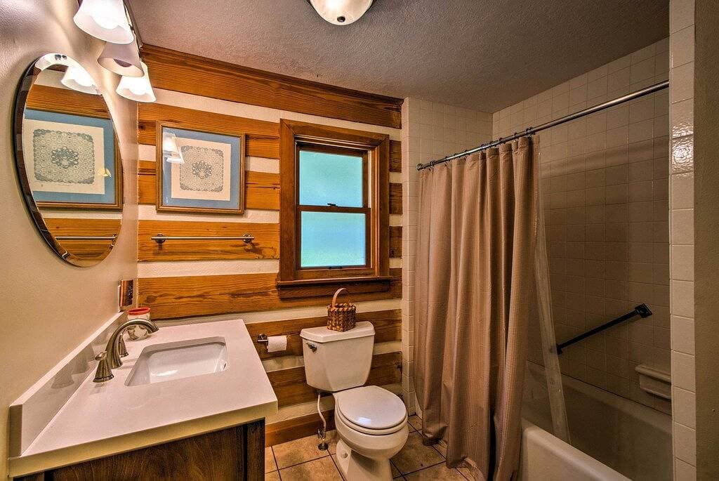 Foto 4 von 24: Bryson City Cabin w / Hot Tub & Deck - auf mehr als 2 Acres!