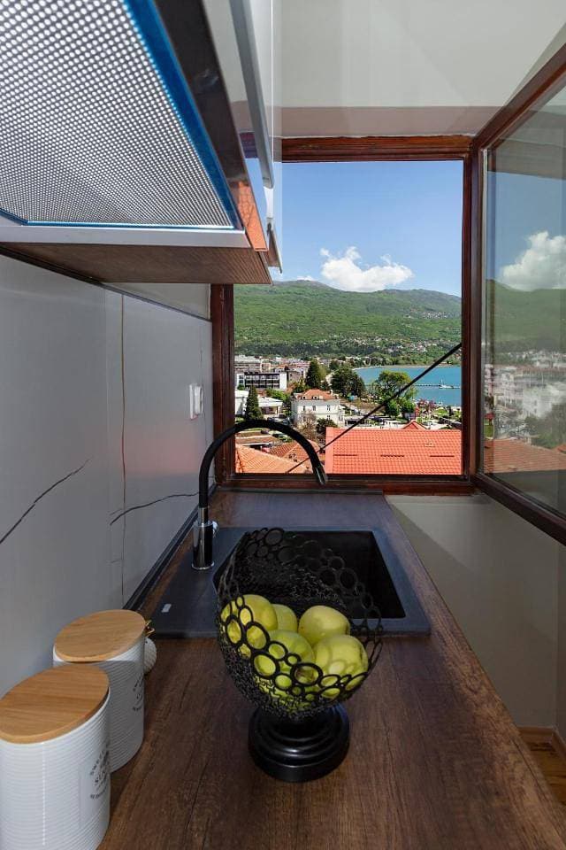 Foto 7 von 23: Apartment with Lake View