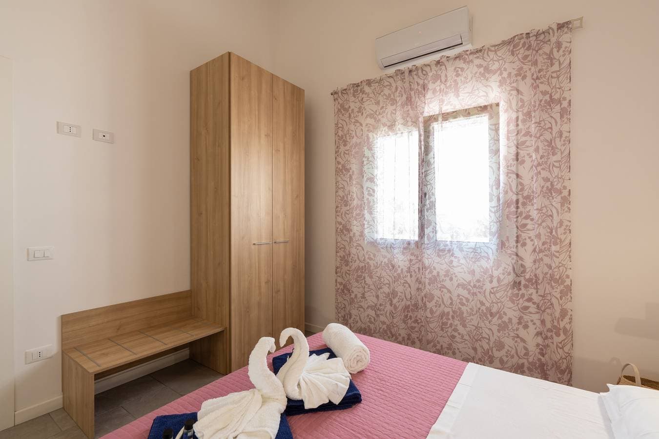 Foto 12 von 27: Ferienhaus 'Villa Gioberta, Fiori' mit Gemeinschaftspool, WLAN und Klimaanlage