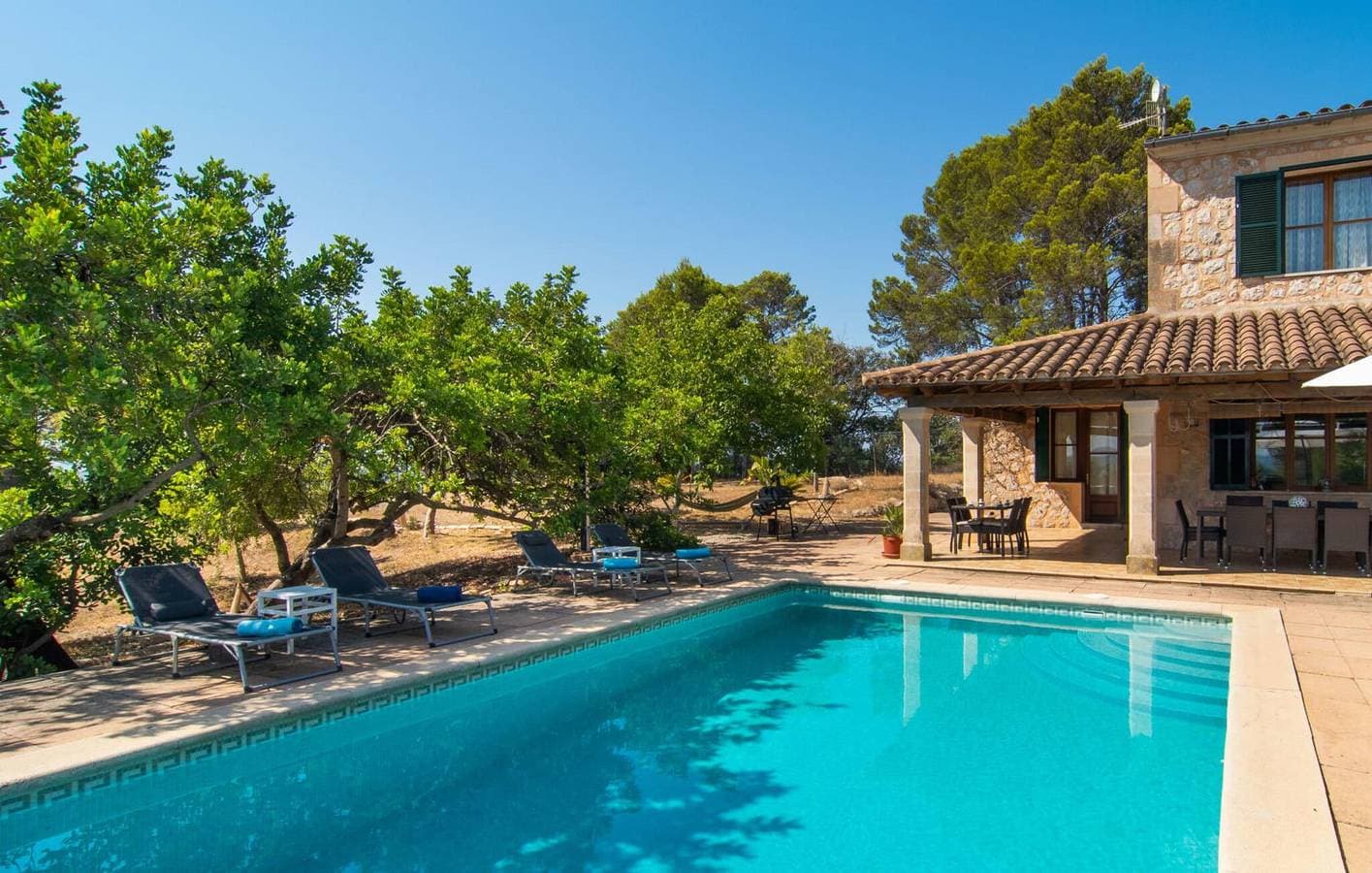 Foto 4 von 41: Selva Oasis: 2BR Apartment mit Pool und Terrasse