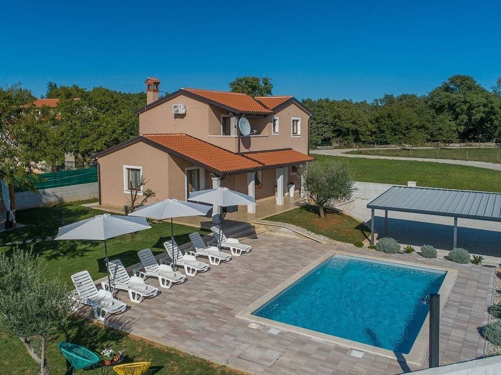 Villa in Tinjan mit Schwimmbecken 1