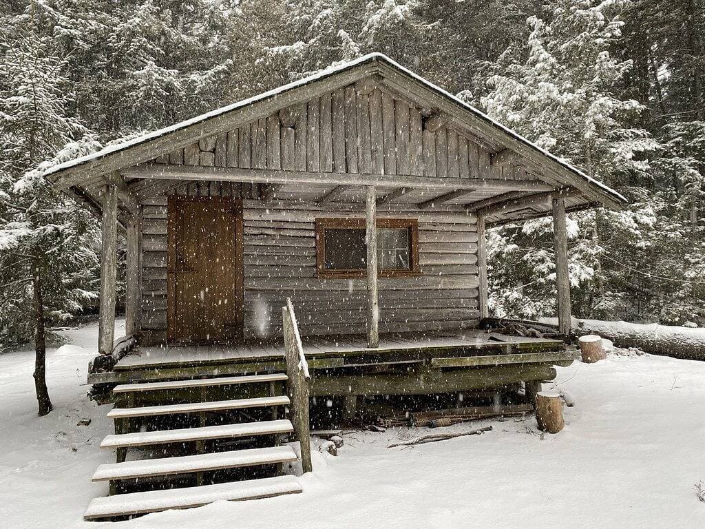 Foto 9 von 25: Gehen Sie zu dieser einsamen Hütte am See in Downeast Maine