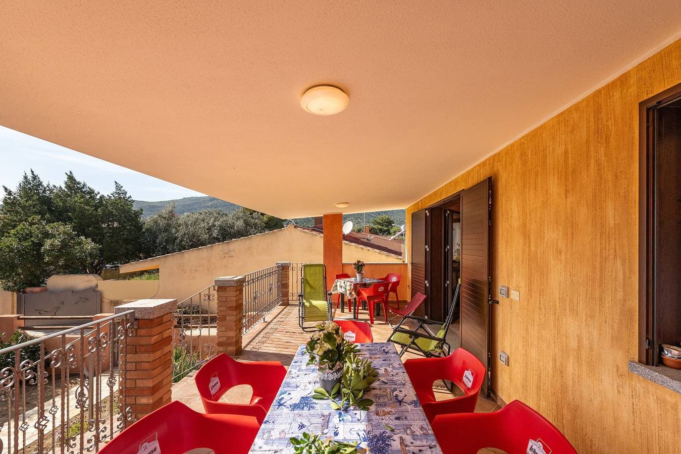 Foto 3 von 28: Ferienhaus 'Villetta Delfino ' mit Bergblick, privater Terrasse und eigenem Garten