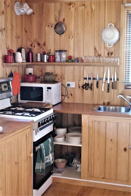 Foto 6 von 30: Albies Cottage: Hübsches, abgelegenes Holzhaus in einem Buschblock am Meer