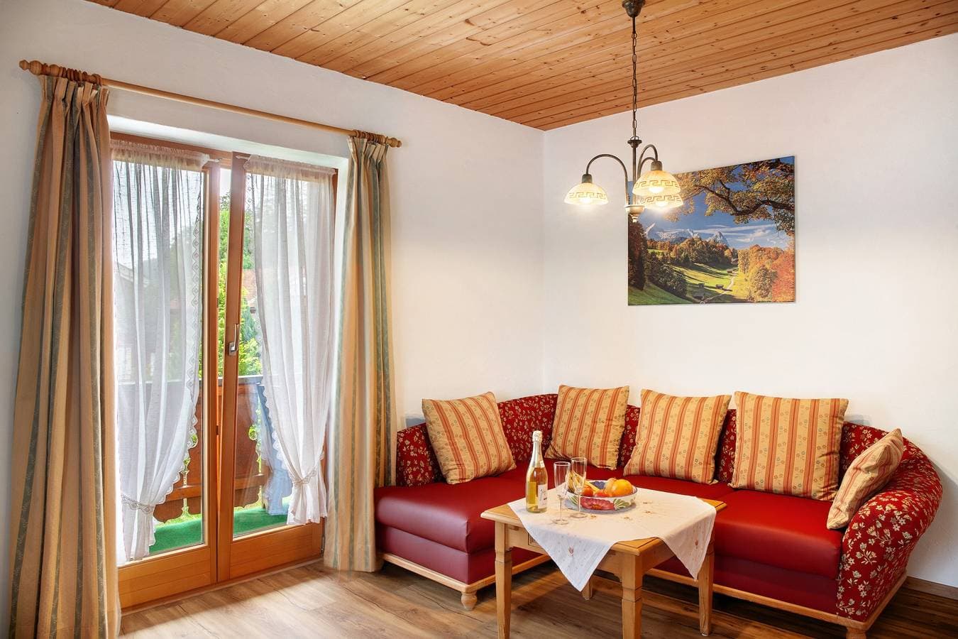 Foto 3 von 21: Ferienwohnung Zugspitze mit Bergblick, Balkon und WLAN