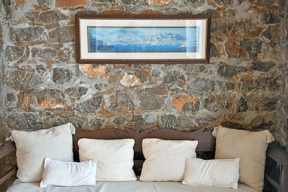 Foto 2 von 30: Luxury 3 room seaside stone villa
