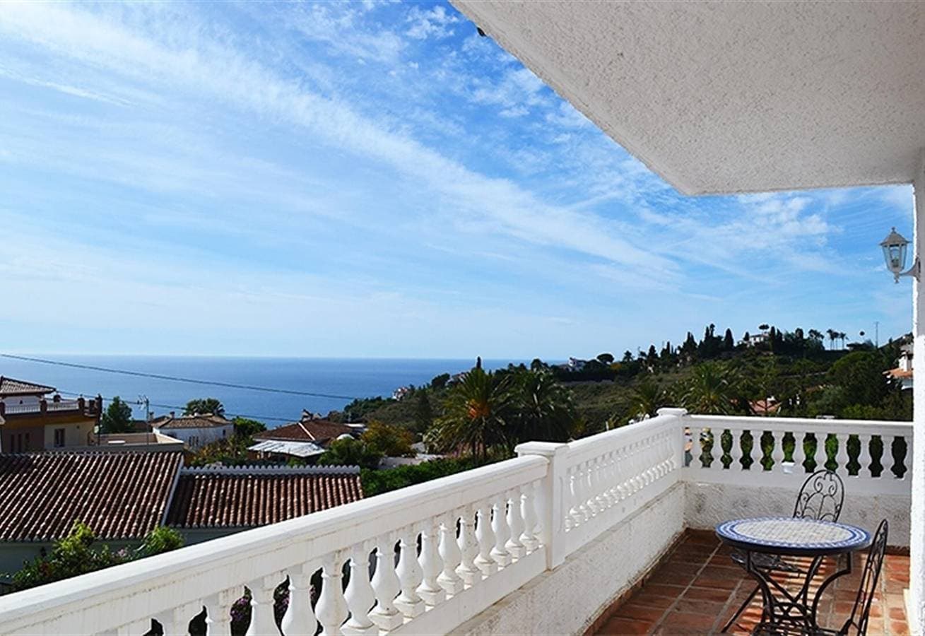 Foto 4 von 28: Villa 'Casa El Pescador' mit Blick auf das Meer und die Berge, Pool und Garten