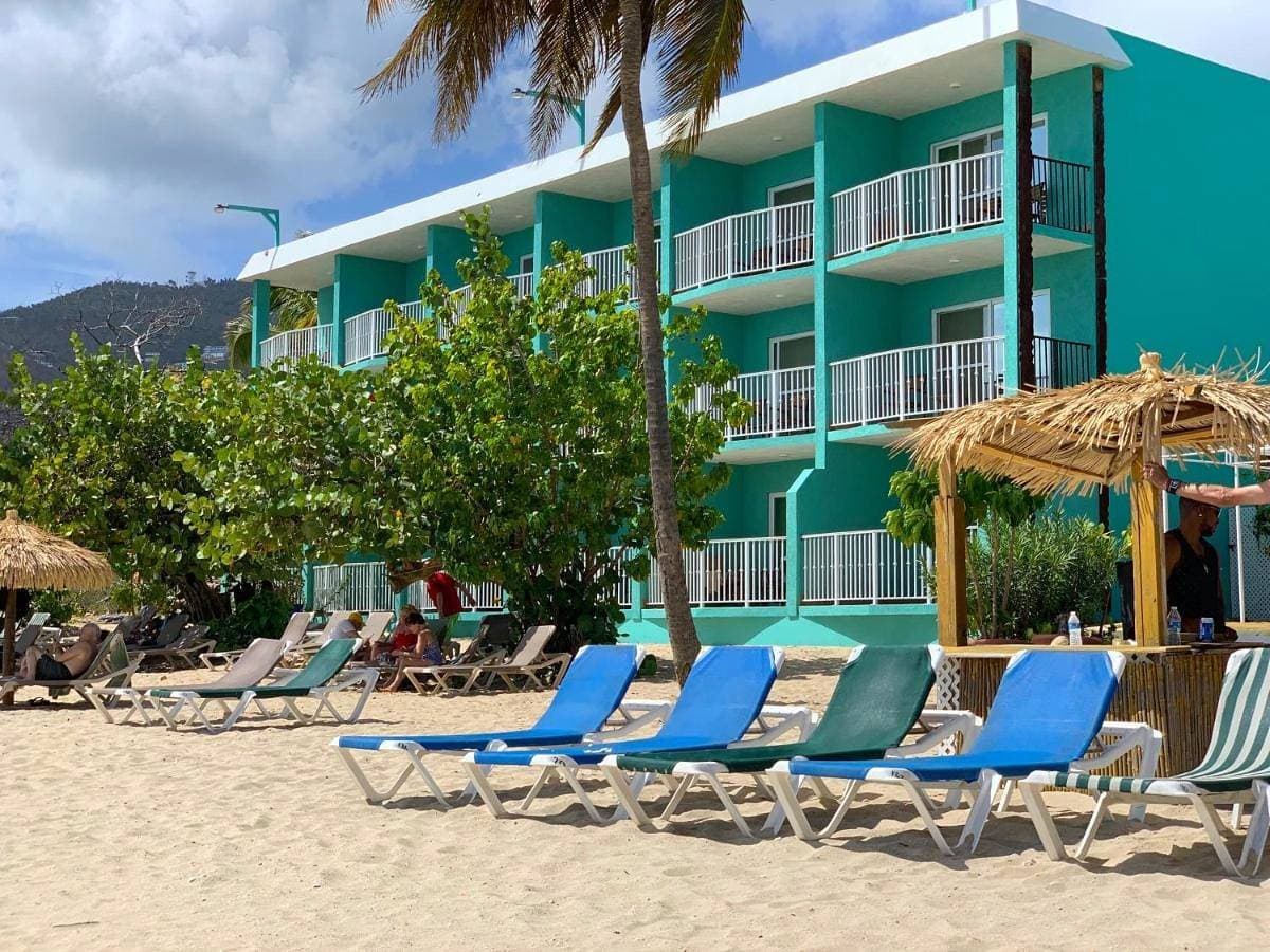 Foto 2 von 10: Beachfront Premium King Room