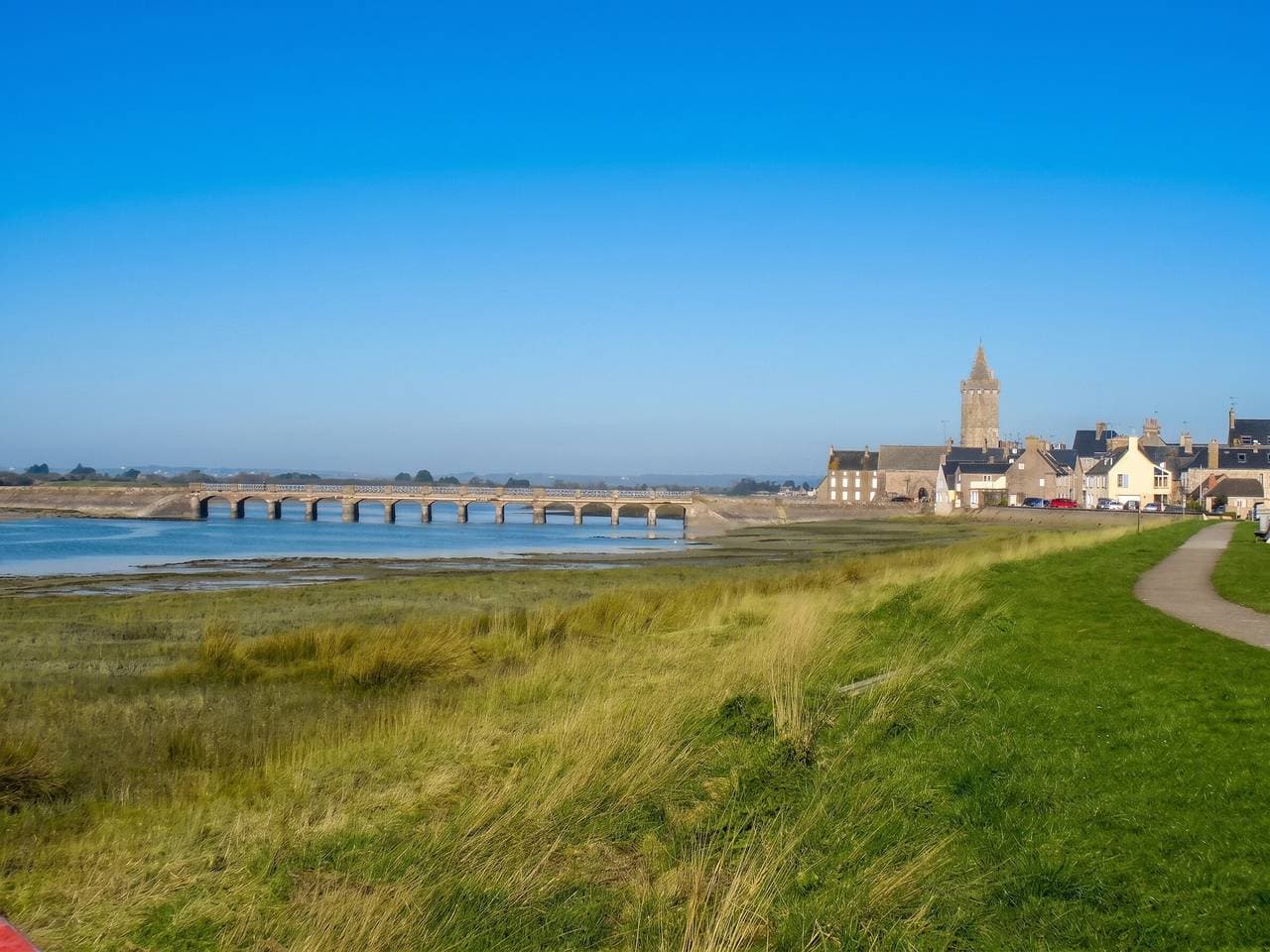 Foto 9 von 12: Charmantes Haus in Portbail mit Garten und Meerblick