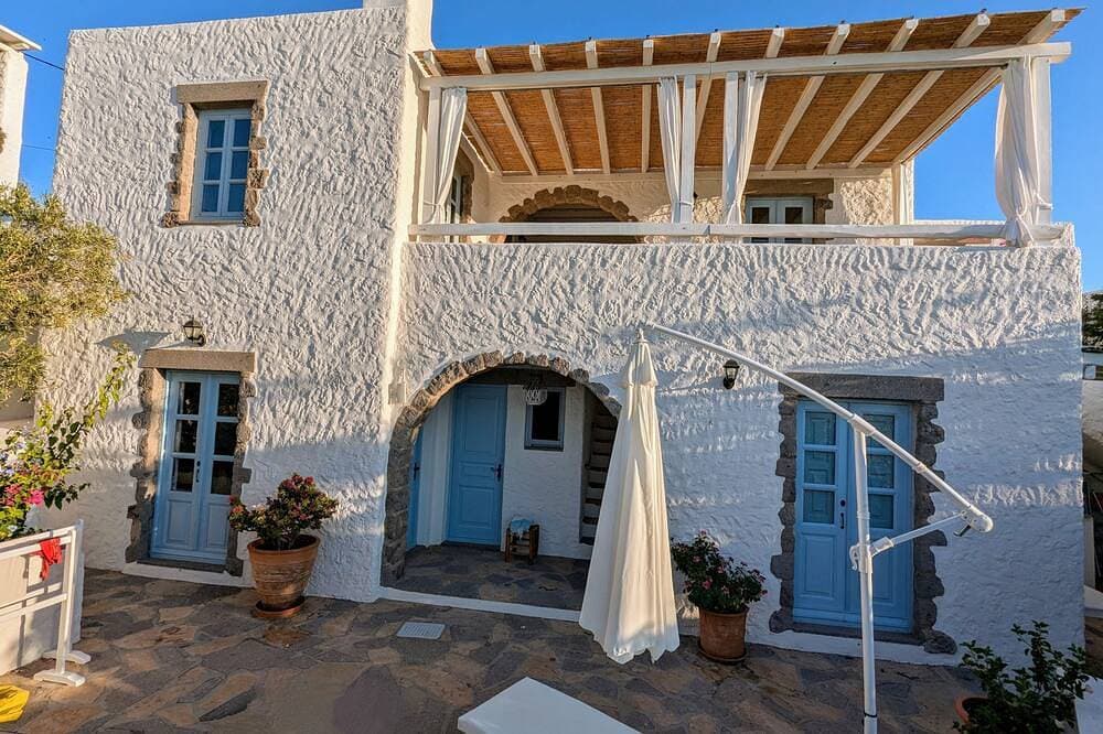 Foto 10 von 30: Property with 2 charming Patmos style family homes