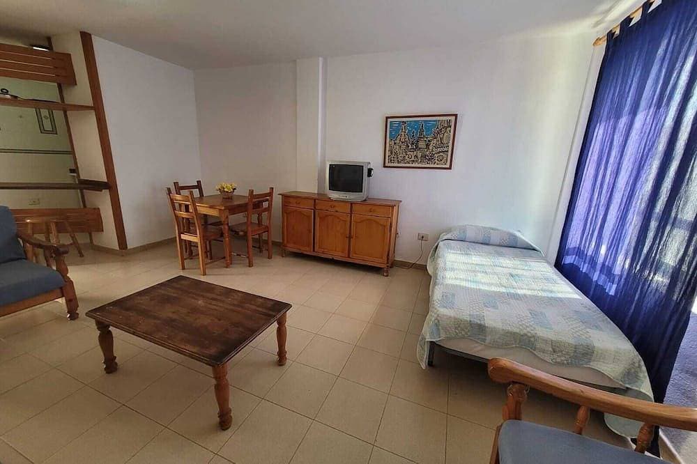 Foto 2 von 15: 1 Bed Apartment - Sleeps 2 - Pool - Parking