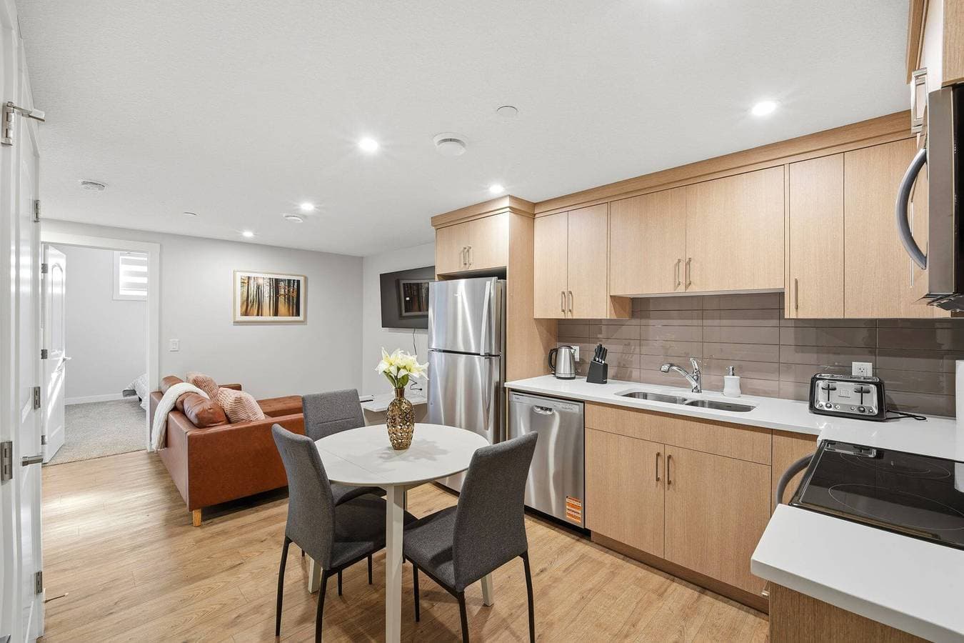Foto 3 von 14: Luxuriöse Suite mit 2 Schlafzimmern und Parkblick in Calgary