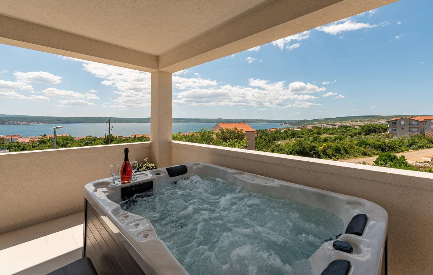 Foto 4 von 33: Nur 2,5 km von der Küste entfernt – gemütliche Ferienwohnung mit Pool und Terrasse