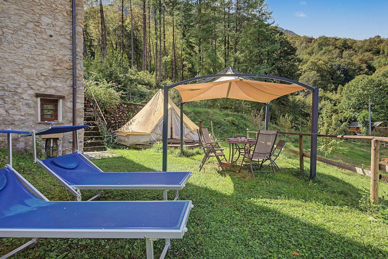 Foto 2 von 25: „Glamping C Selva Tenda Ciliegio“ mit BBQ und Gemeinschaftspool