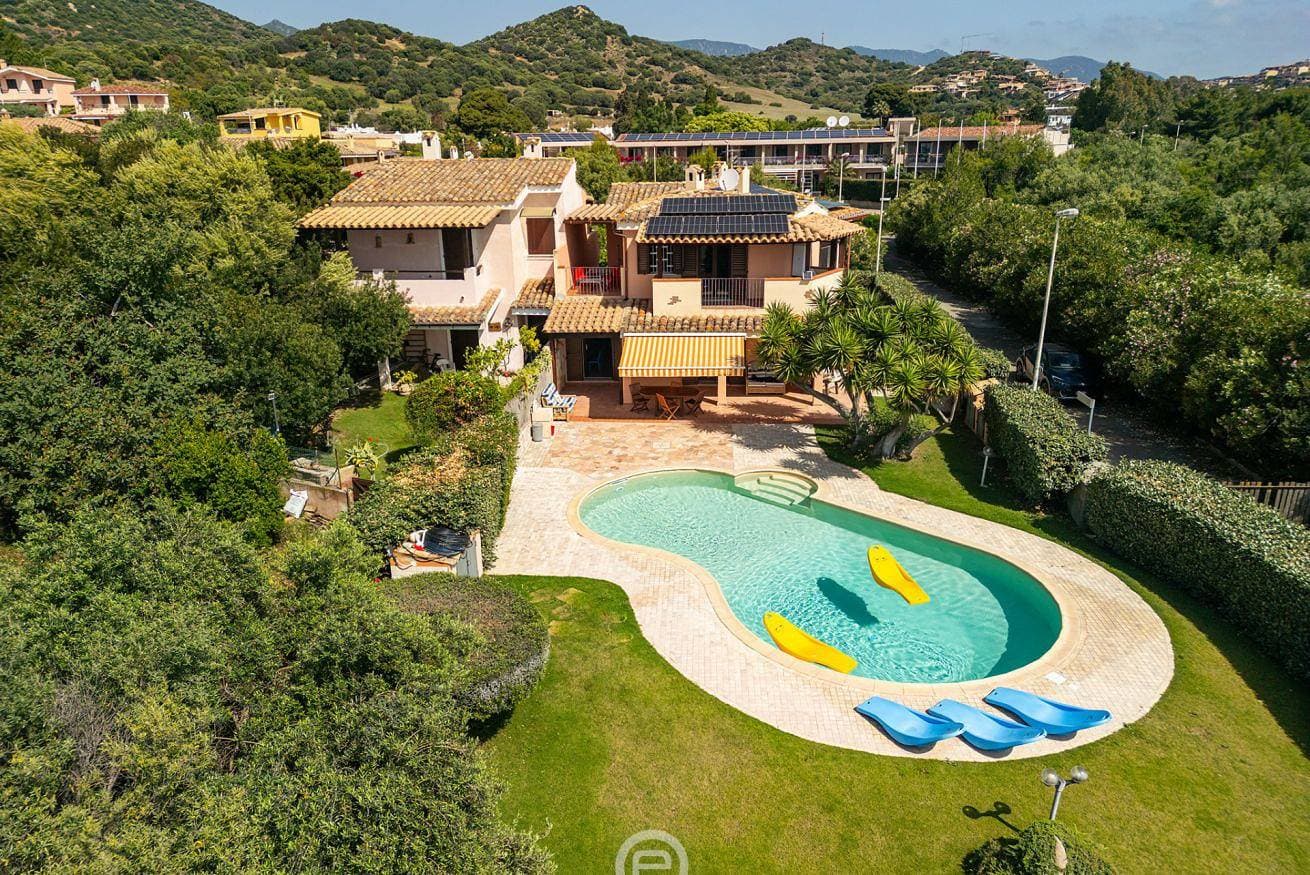 Foto 3 von 37: Ferienhaus für 4 Personen mit Pool