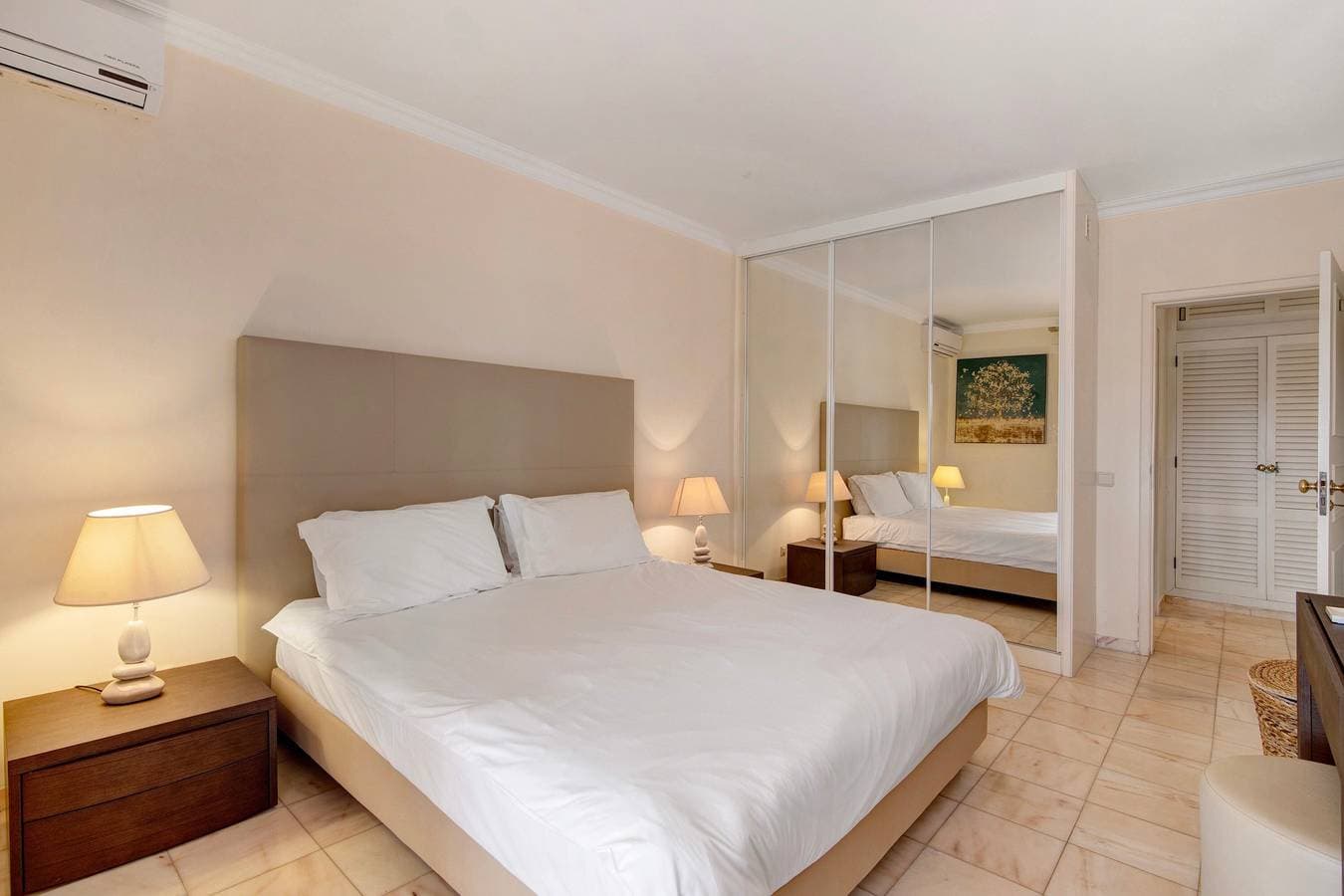 Foto 3 von 31: Ferienwohnung 'Tennis View' mit privatem Pool, Wi-Fi und Klimaanlage