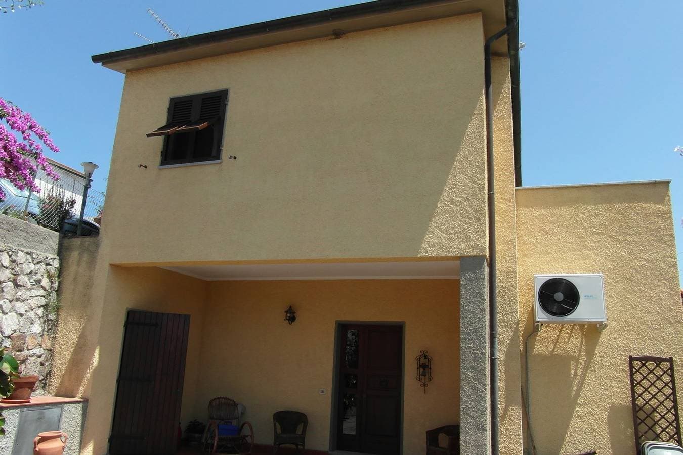 Foto 3 von 120: Villa für 6 Personen mit Balkon