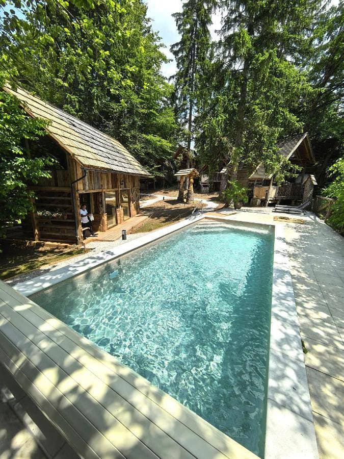 Foto 3 von 32: Tree House with Wooden Tub