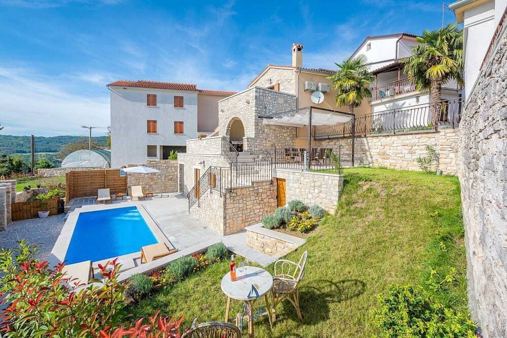 Charmante Familienvilla für 6+1 Personen mit beheizbarem Pool und Sauna 1